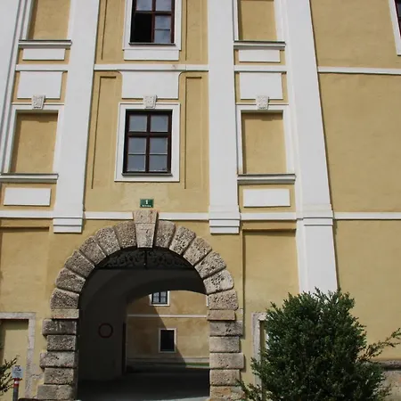 Im Stift Neuberg *