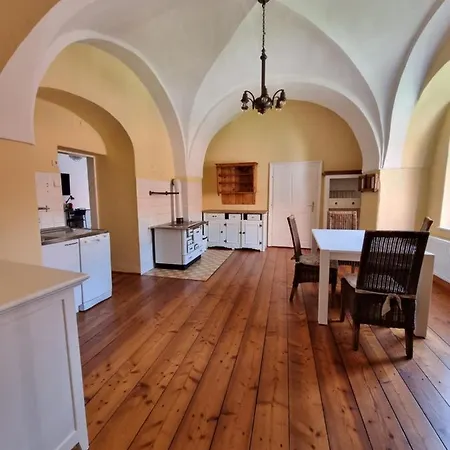 Im Stift Neuberg Hotell