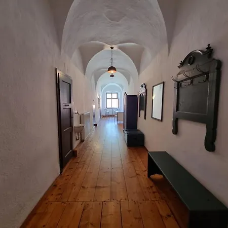 Im Stift Neuberg